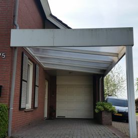 Parkeer uw auto onder een carport van Slakas Verandabouw;